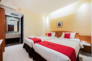 RedDoorz Plus @ Cipaganti Street 3
