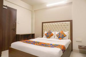 FabHotel Executive Pearl Inn - Nr Twin tower