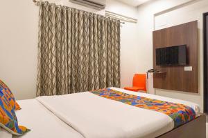 FabHotel Executive Pearl Inn - Nr Twin tower