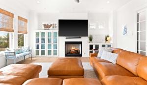 Oyster Lake Oasis - Lake Front Pool Hot Tub