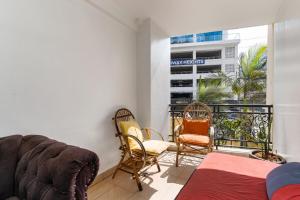 Elegant and Unique 4-BR, Pool, Gym, Free Parking