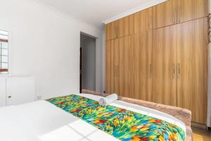 Elegant and Unique 4-BR, Pool, Gym, Free Parking