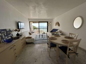 SM440-03 Sainte Maxime appartement 2 pièces front de mer