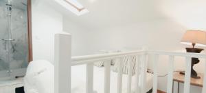 PARIS AUTHENTIC HOUSE Entier 1920s House, For Groups, Métro Line 7 station Porte dIvry