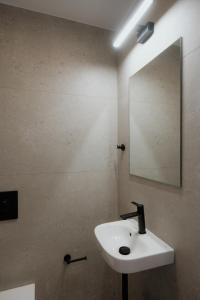 Luxury & Spacious Penthouse In Athens with Terrace