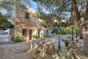 Stunning 2BR Villa with Pool