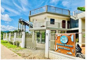 BossBabe Nacpan Beach House
