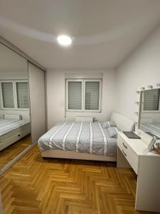 Large 2BR Apartment - 6 Guests