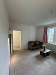 Cozy 1BR Next to East Finchley Station, N2
