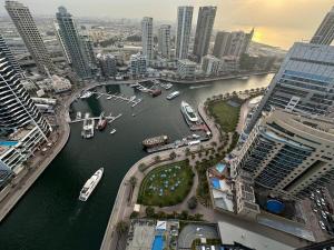 Stylish 1BR in Sparkle Towers Dubai Marina Escape