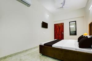 Hotel O S Town Guest House