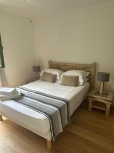 Studio climatisé avec terrasse privative