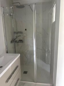 Studio climatisé avec terrasse privative