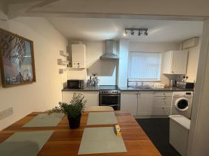 2BR House Near City Centre and Cardiff Bay with 2 Parking Spaces an Large Garden