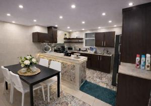 2BR Apt near AUC with Private Garden