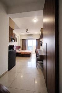Modern Studio with Balcony & Kitchen