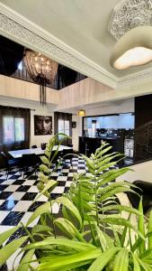 Beautiful Modern Triplex With Pool