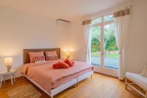 Spacious Villa with Pool & A-C for 8 - Sea View