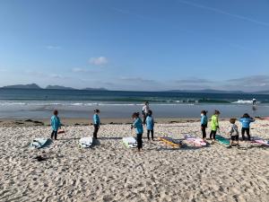 CASA FAMILIAR COMPLETA EN PATOS NIGRAN