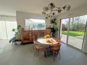 Maison calme, piscine chauffée et jardin plein sud