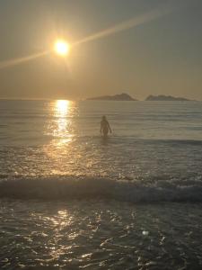 CASA FAMILIAR COMPLETA EN PATOS NIGRAN