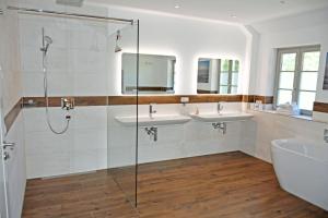 großes Baaber Ferienhaus mit Sauna und Kamin P