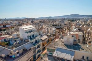 Luxury Retreat 2BDR W Dining Patio, Fast Wifi