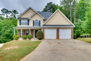 Suburban Atlanta Vacation Home - 20 Mi to Downtown