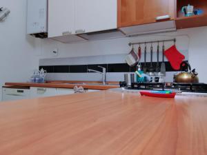 WOW HOME 2 - 175 mq - posteggio privato - davanti porto traghetti - fino a 10 posti letto - balcone