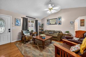 Sunshine Cottage Hot Tub Game Room Grill MORE