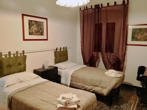 WOW HOME 2 - 175 mq - posteggio privato - davanti porto traghetti - fino a 10 posti letto - balcone