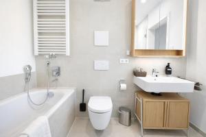 TrulySpace - Modernes Apartment am Rathausplatz, Terrasse, Fahrstuhl