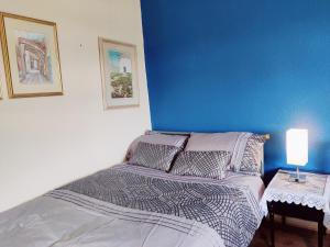 Sherlocks Melbourne house - Idea long stay for contractors & family-Entire 4 bedroom semi 6 beds 3 sofa beds sleep 9 Private free parking for 3 vehicles Free WiFi Enclose large garden, dogs friendly Tesco & takeaway & pubs in walking distance