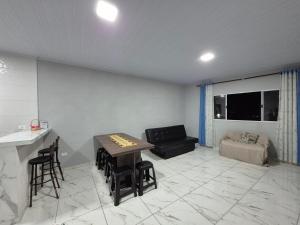 Casa sobreposta da Treze - 600m da Praia - Guarujá Enseada