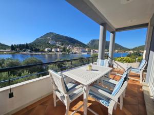 Apartment Waterfront Oasis-2 by Interhome