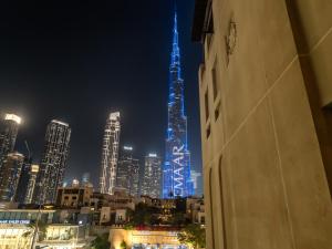 Luxury 2BR- Pool with Burj View- 5 Min to Dubai Mall