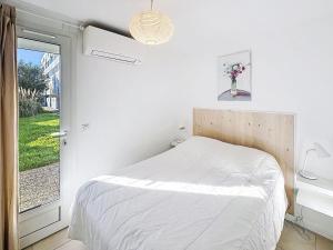 Apartment Le Perregaux by Interhome