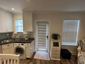 Beachside One Bedroom Condo with Pool Access