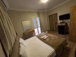 Makanis Pyramids View