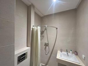 2BR Family Apartment - Balcony Parking Wi-Fi