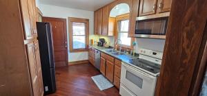 The Drift Inn, Old charm, Quiet, Fenced backyard, House in Driftless area