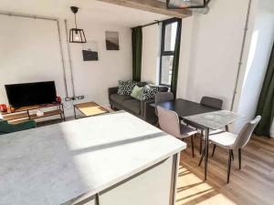 Woolston Central 2-Bedroom Apartment