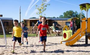 ZEcamping 4 étoiles familial animaux acceptés terrain multisports