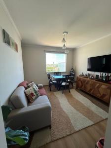 Quarto confortável em apartamento familiar
