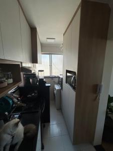 Quarto confortável em apartamento familiar