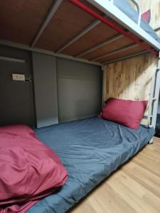 Viet Vintage Hostel n Pub - Soft mattress - Free beer on Wed,Thu,Fri,Sat