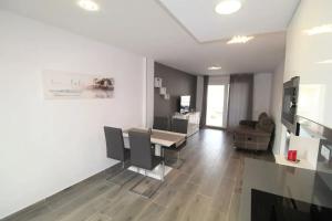 Cozy Apartment in Vinaròs with Shared Pool