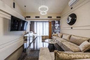 Miracle No 8 Central Duplex by PikHost