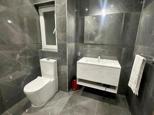 Modern and Spacious Apartment with Terrace