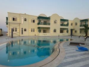 Sea-View 1BR Apartment Balcony Full Kitchen Resort